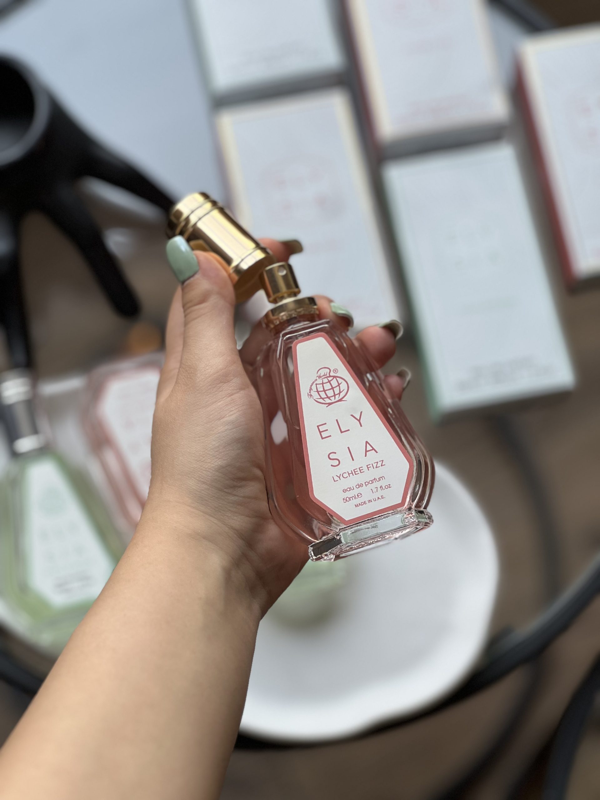 ادکلن زنانه ۵۰ میل کایلی ادن اسپارکلینگ لیچی ۳۹