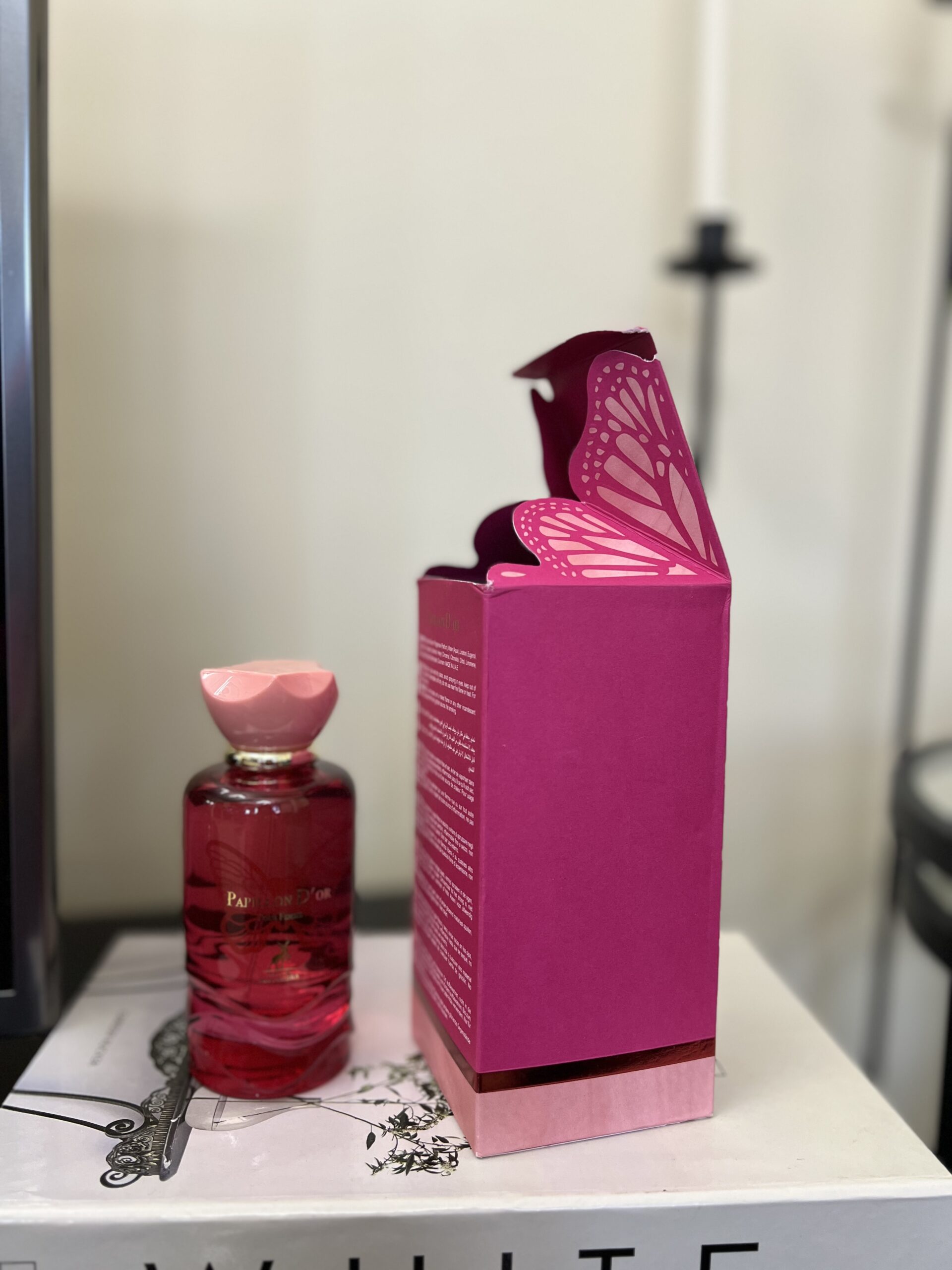 ادکلن زنانه ۱۰۰ میل کارولینا هررا لابومبا الحمبرا